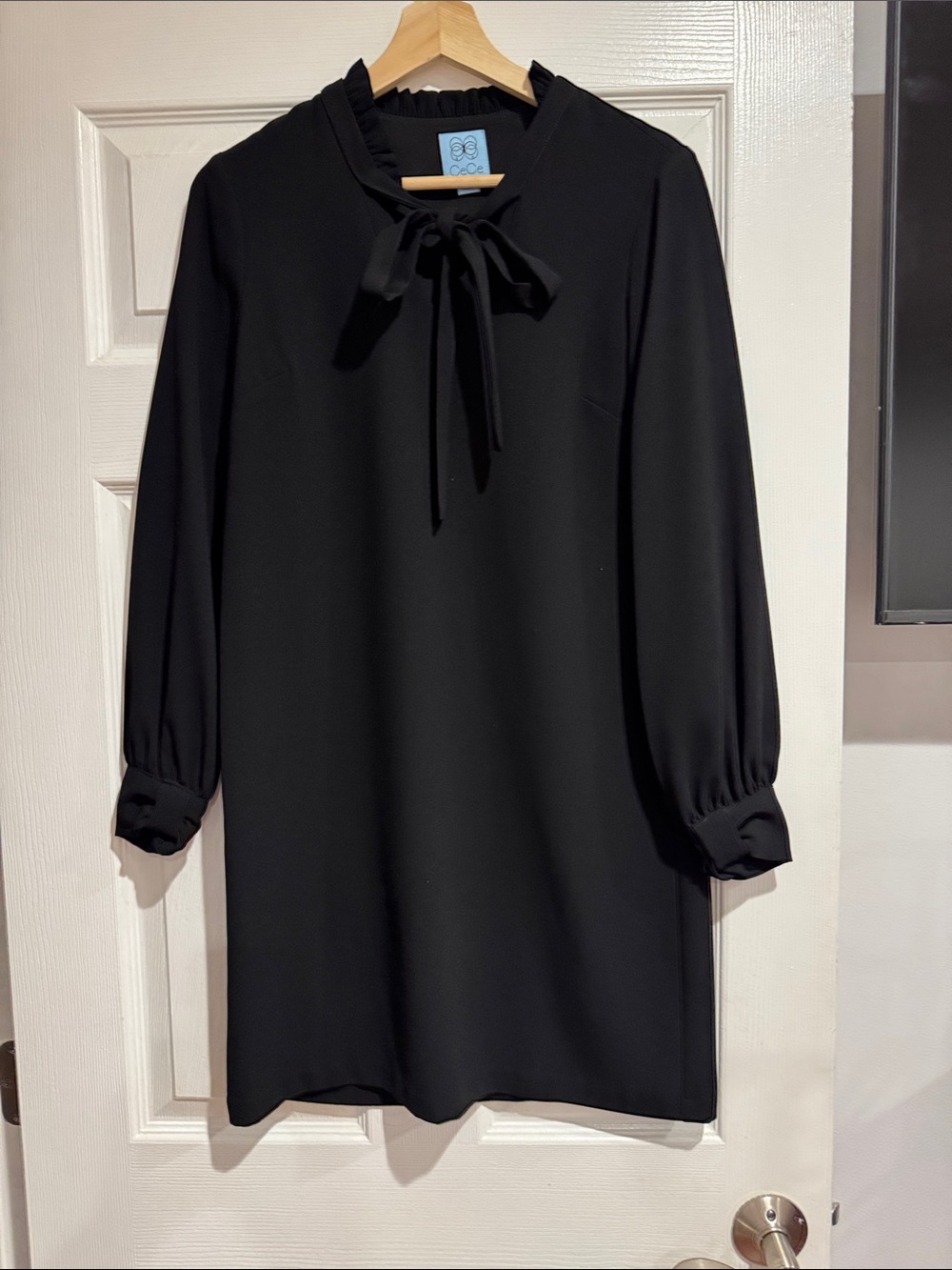 CeCe Black Bow-Neck Shift Dress -  siz 00